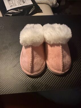 Crown Vintage Pink Kids Faux-Fur Cuff Slippers
